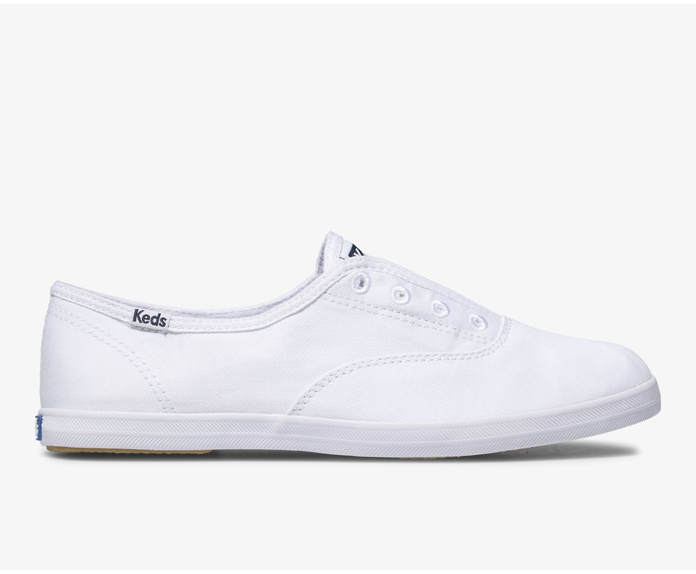 Keds Slip Ons White - Chillax Basics - Womens NMPEWG-653